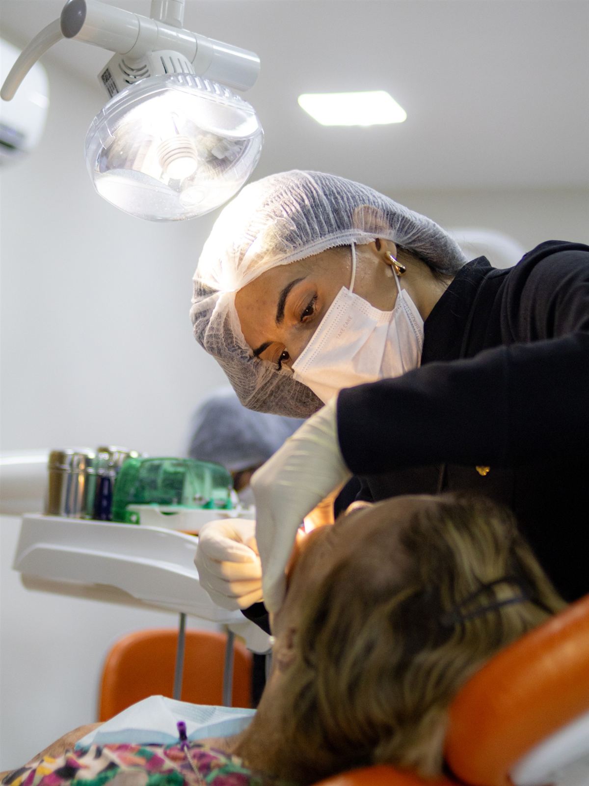 Dra. Marcela Lopes em atendimento